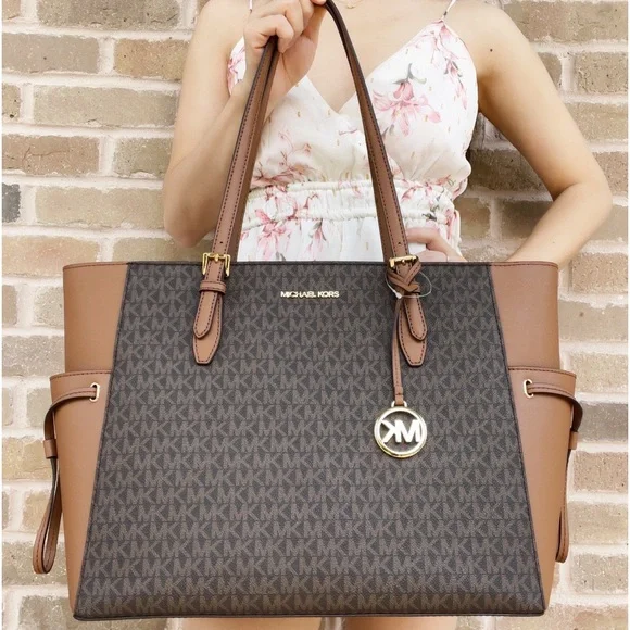 Michael Kors Gilly Large Jet Set Travel Drawstring Tote Brown MK Signature - Picture 3 of 6